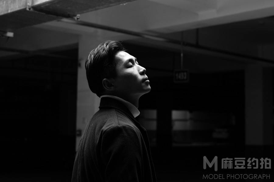 黑白模特