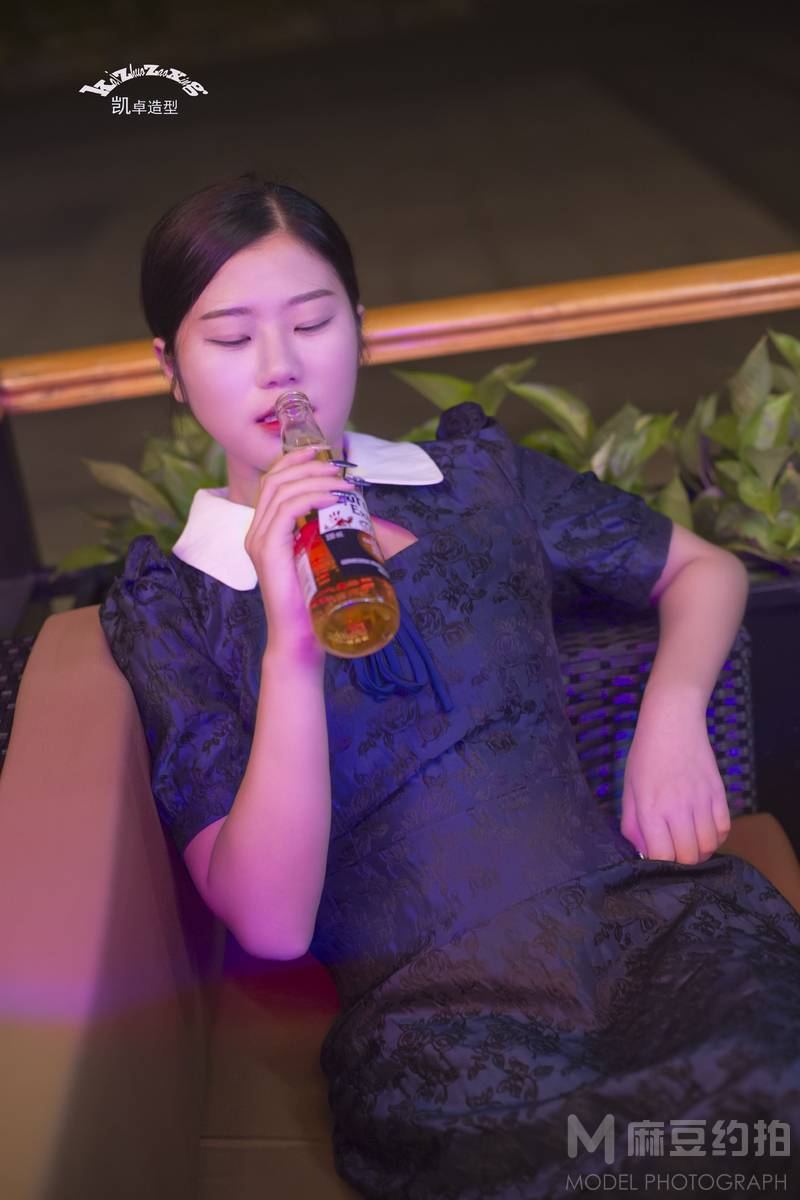 情绪模特