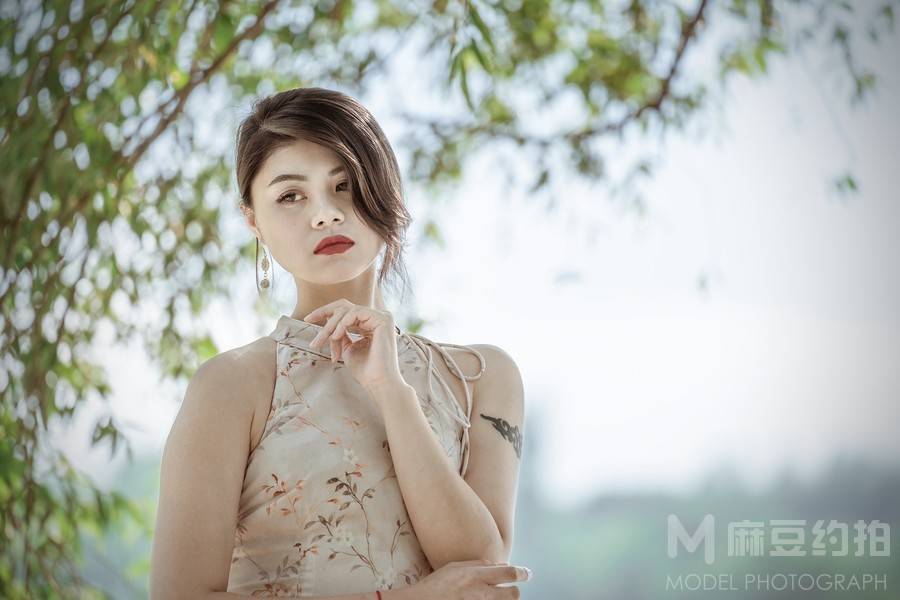 情绪模特