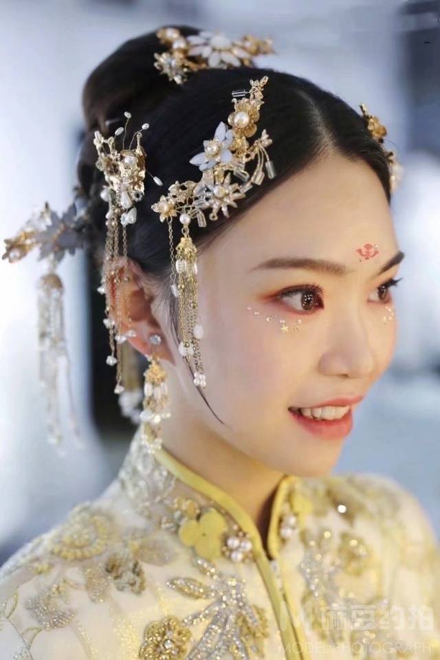 妆容模特