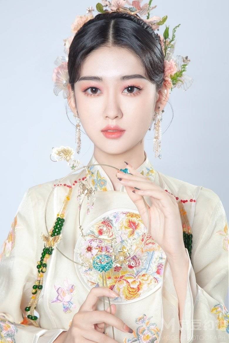 妆容模特
