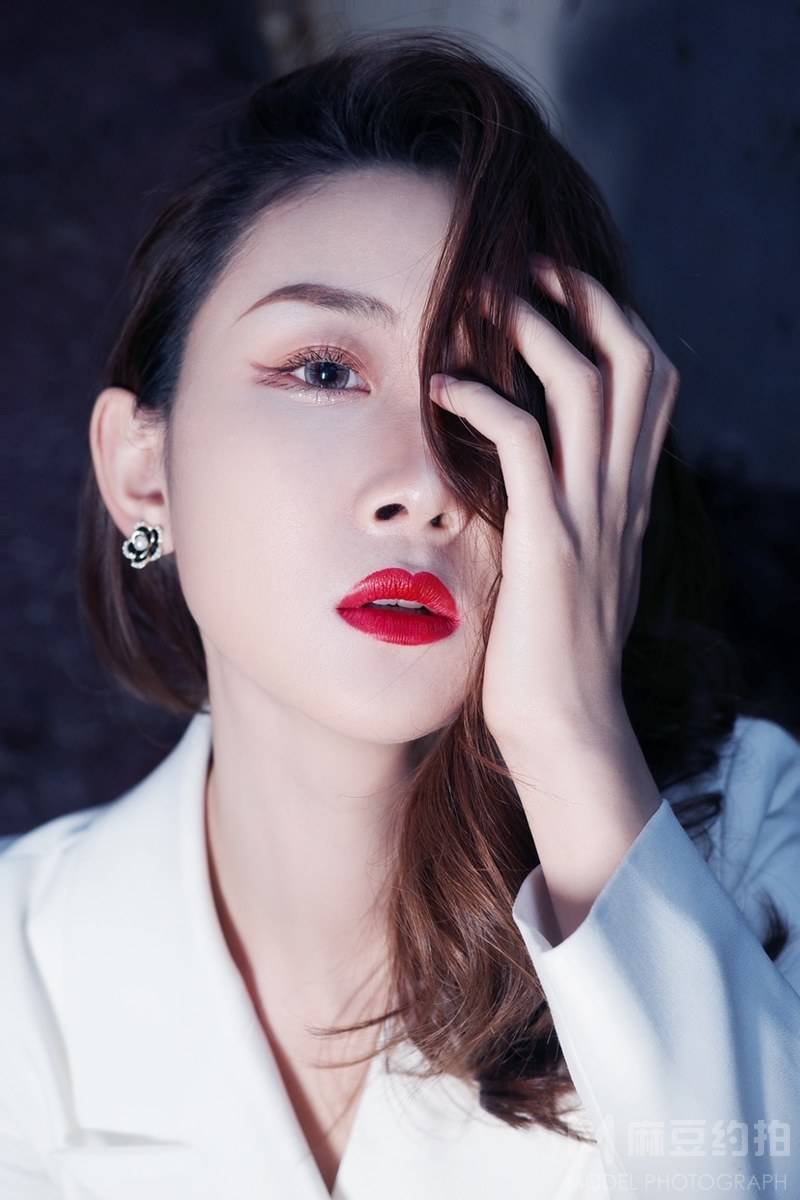 情绪模特