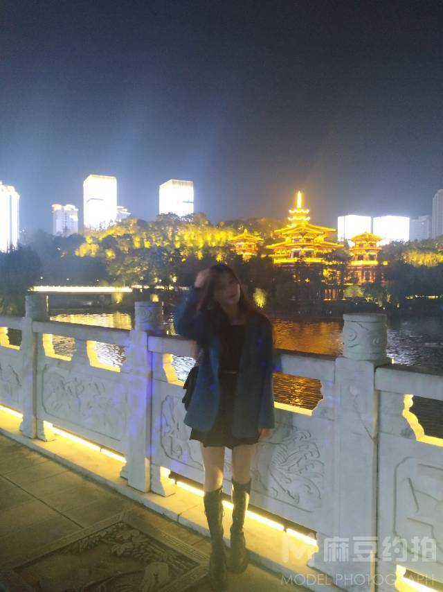 校园模特