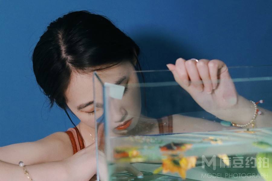 情绪模特