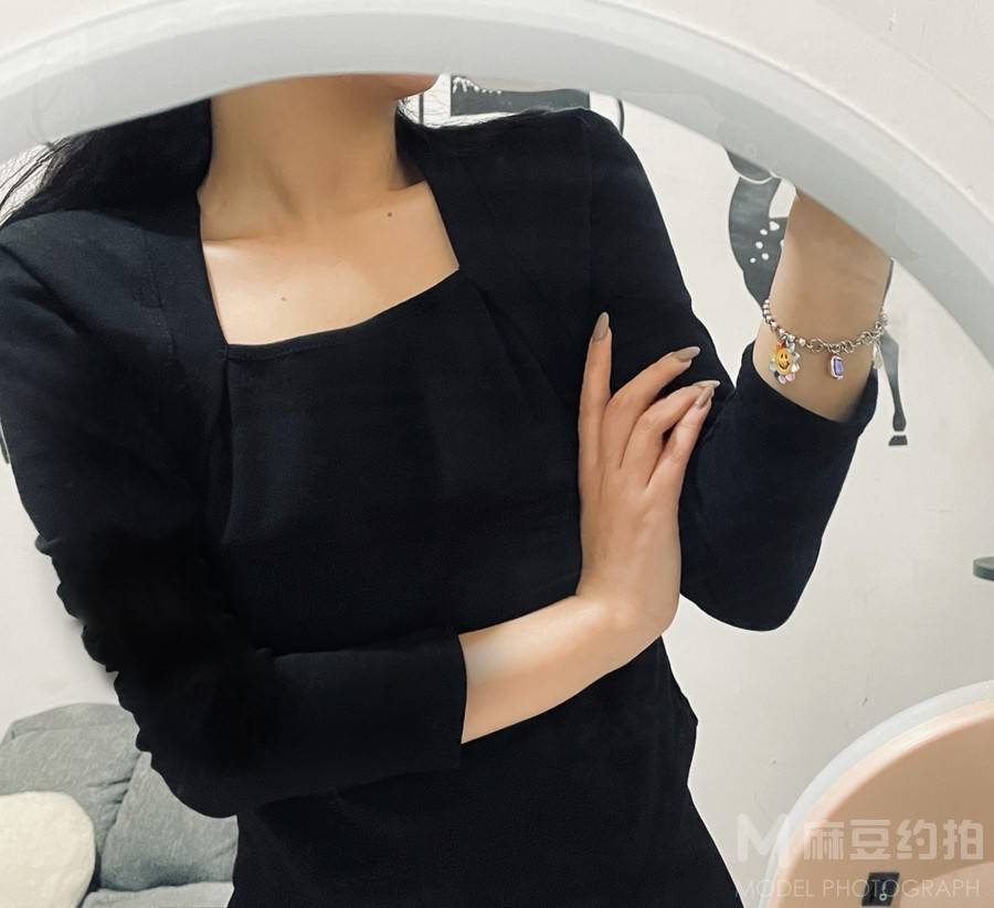 黑白模特