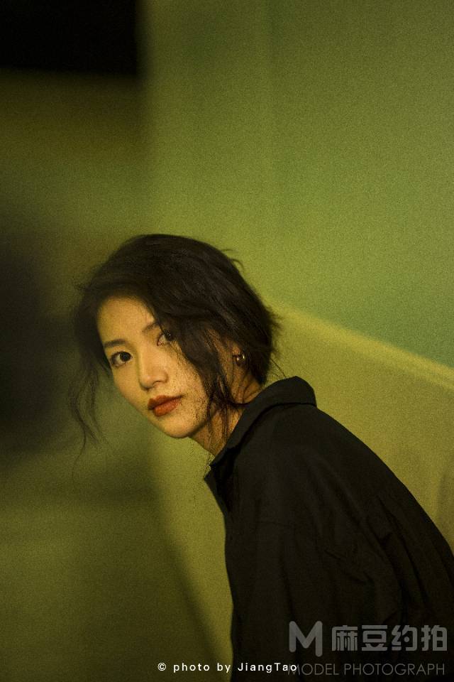 情绪模特