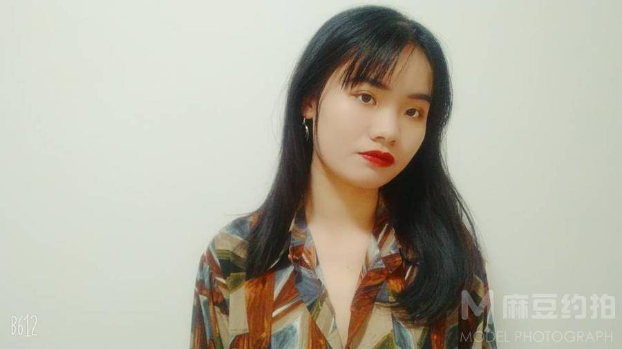 黑白模特