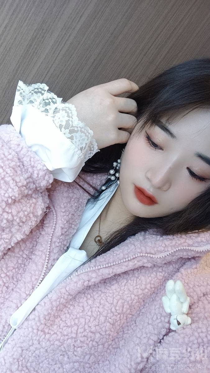 黑白模特