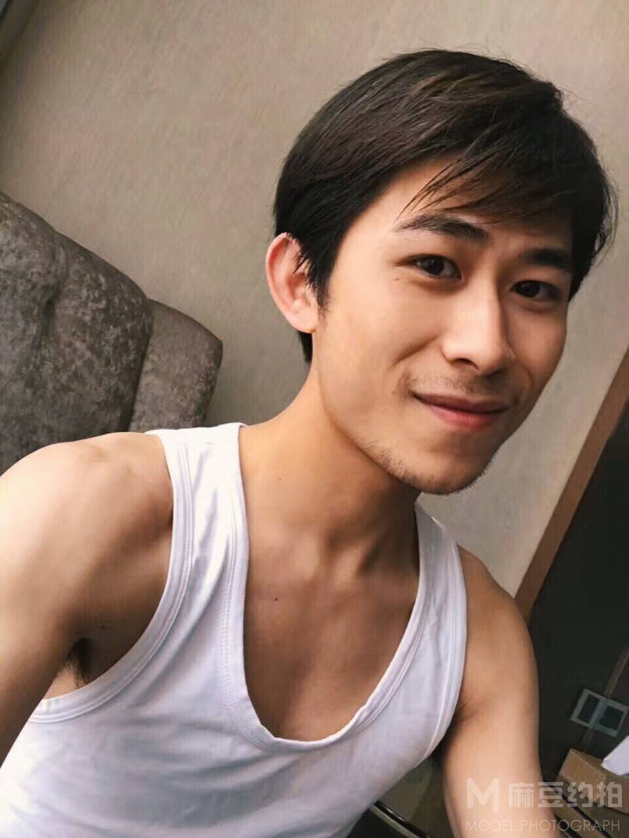 黑白模特