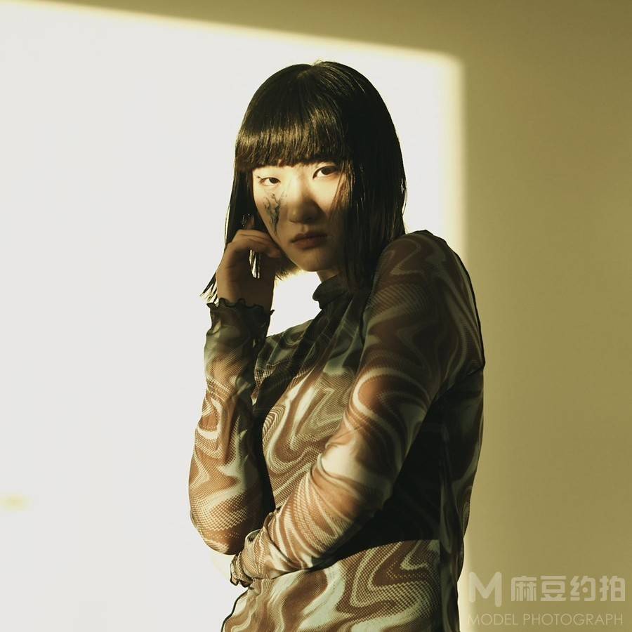 情绪模特