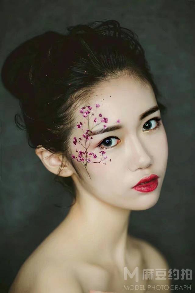 妆容模特