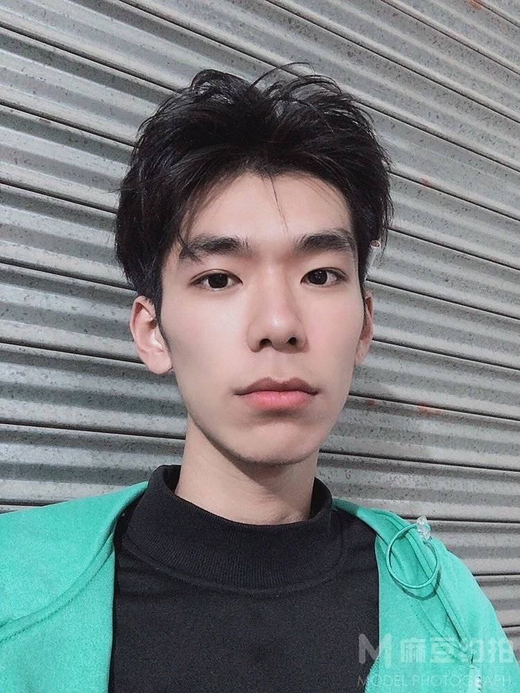 黑白模特