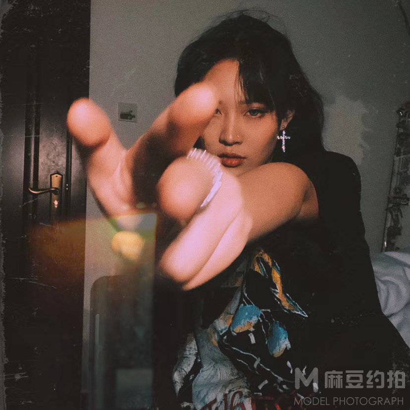 情绪模特