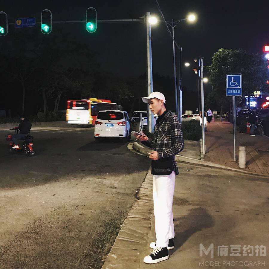 情绪模特