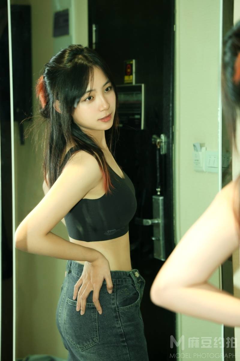 黑白模特
