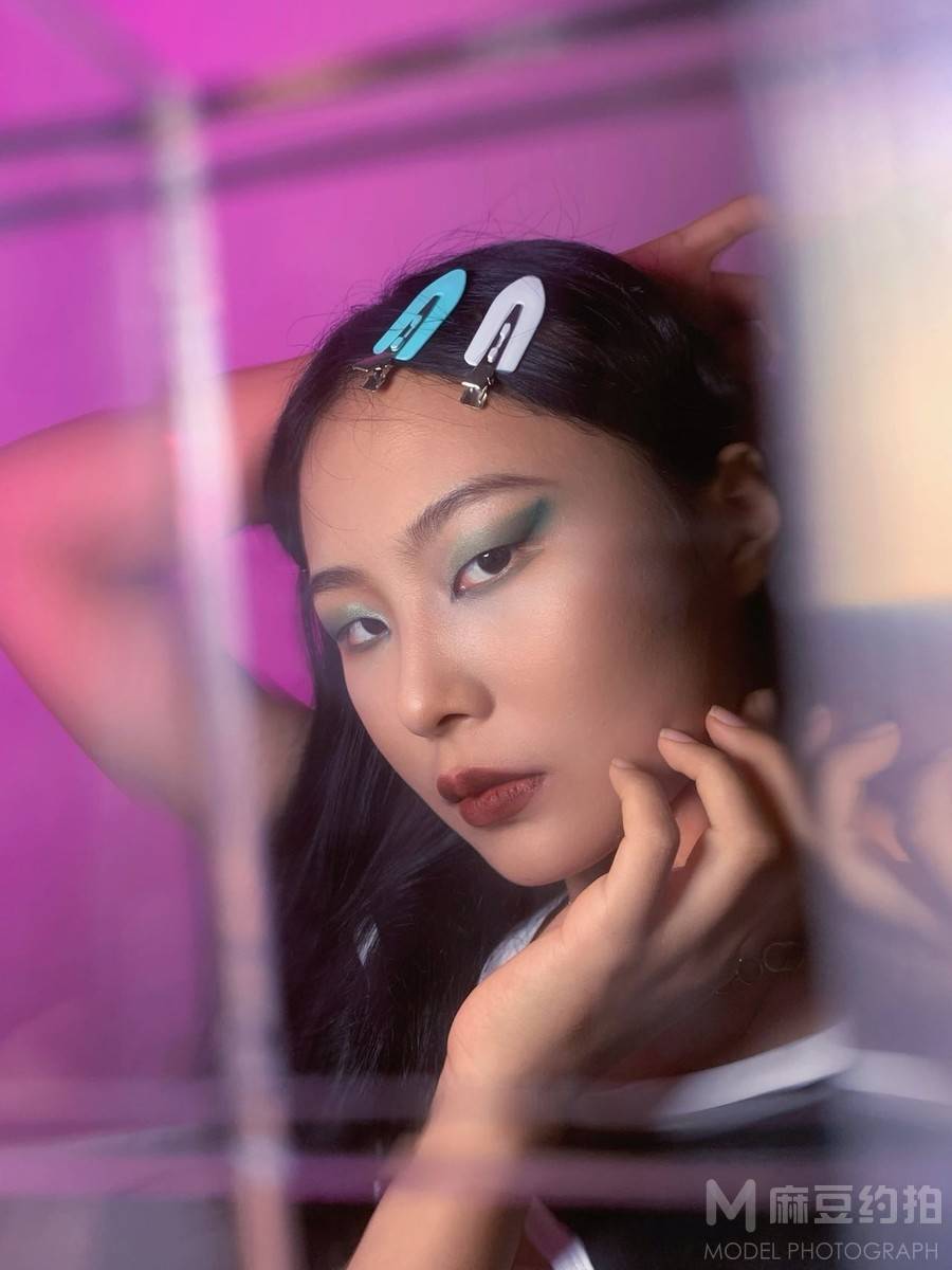 情绪模特