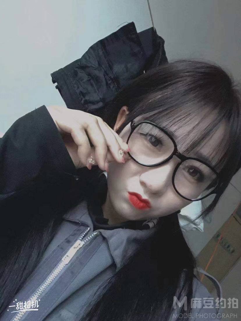 黑白模特