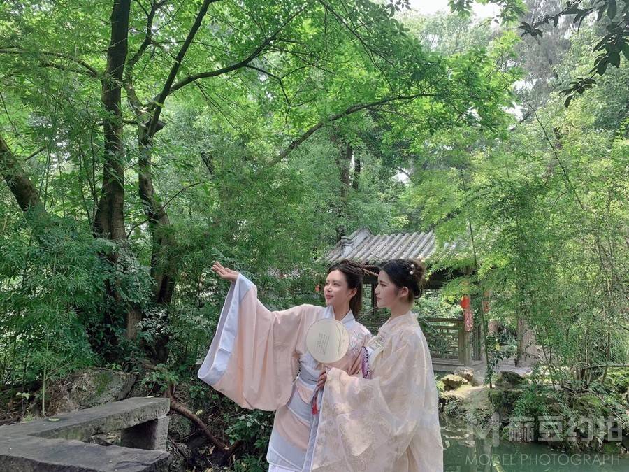 汉服模特