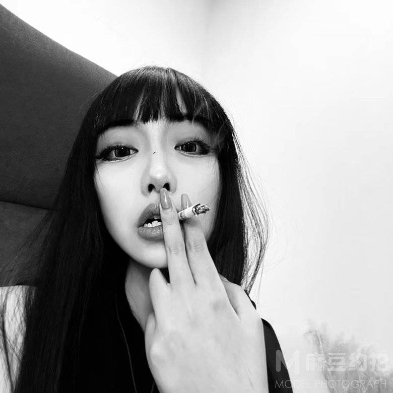 黑白模特