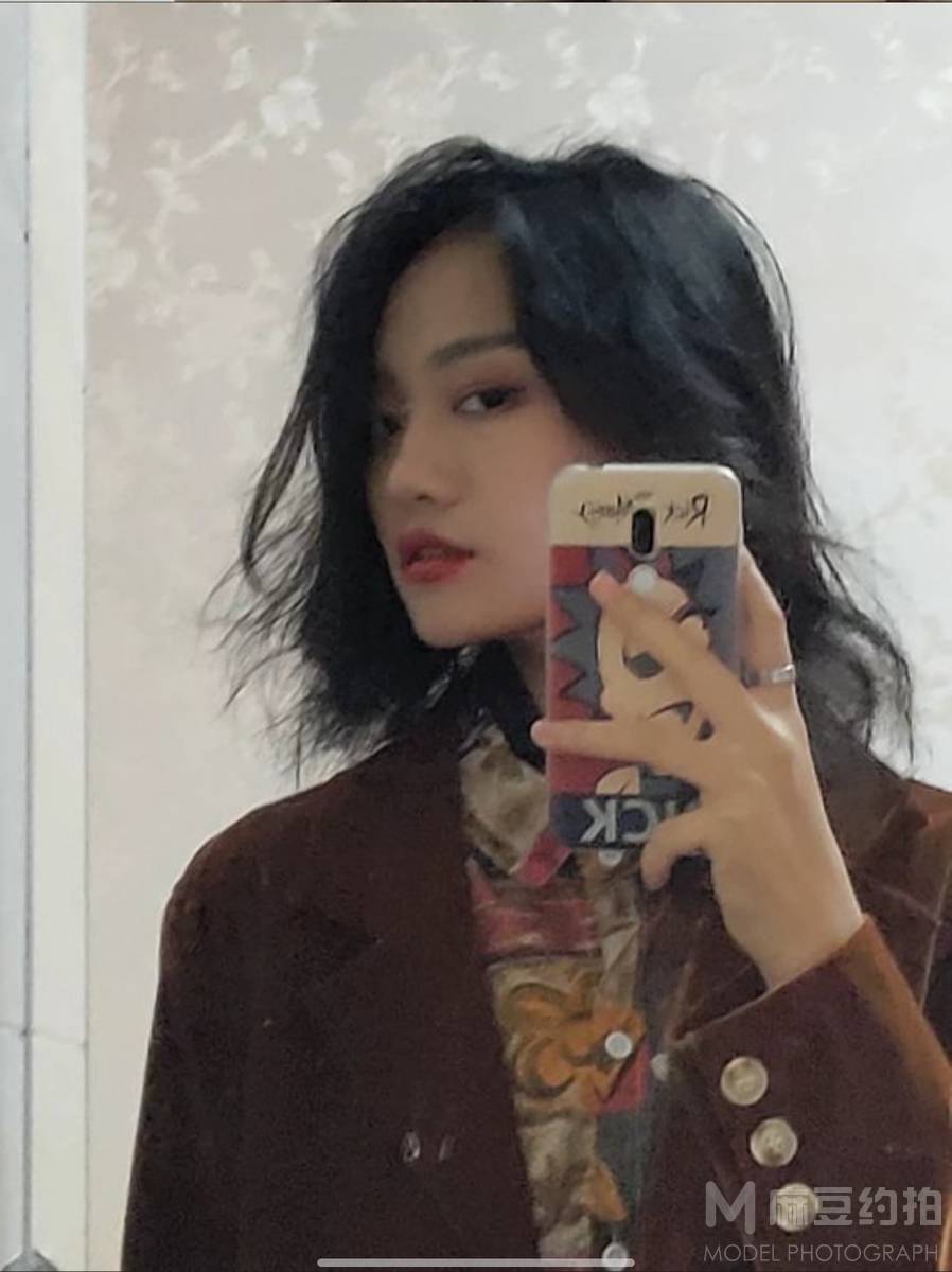 黑白模特