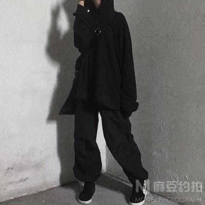 黑白模特