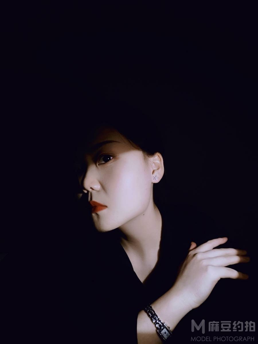 情绪模特