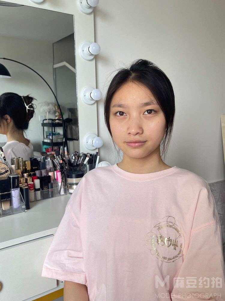 妆容模特