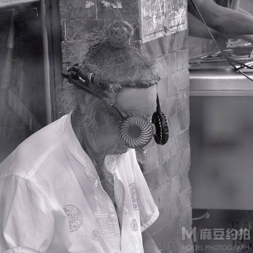 黑白模特