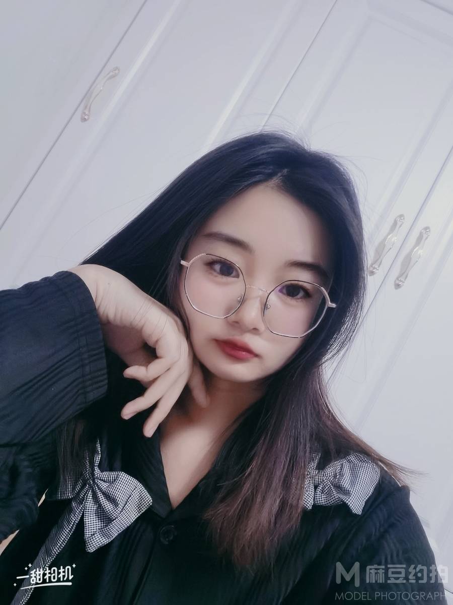 黑白模特