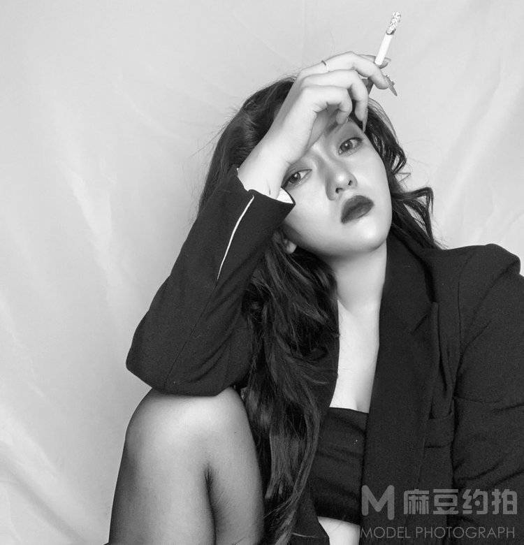 黑白模特