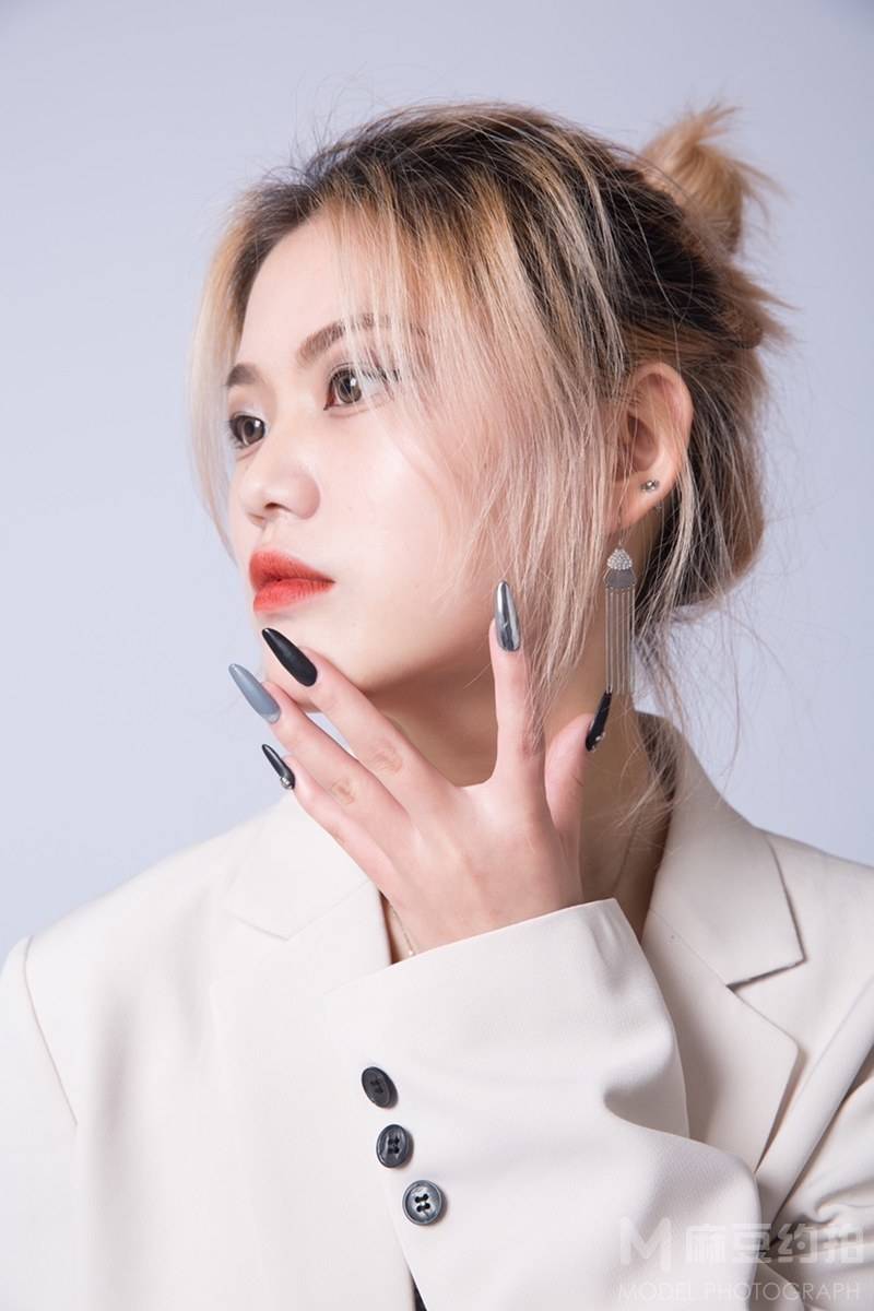 情绪模特