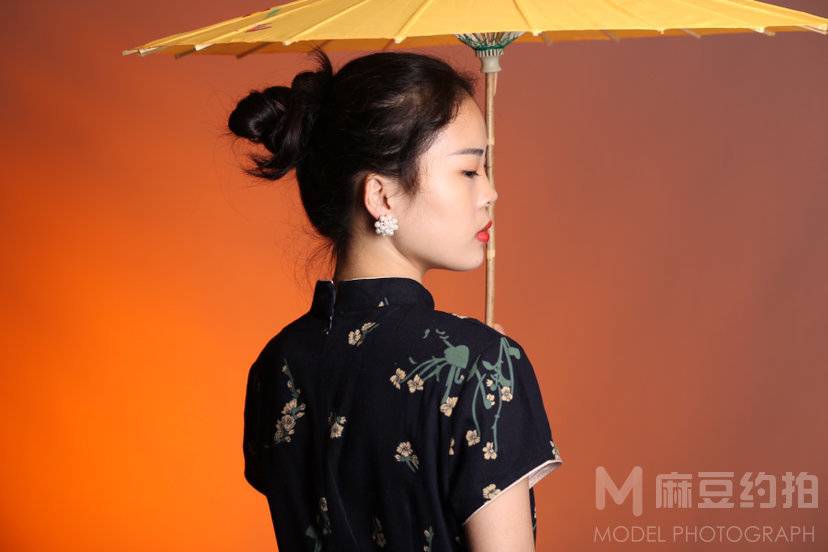 情绪模特