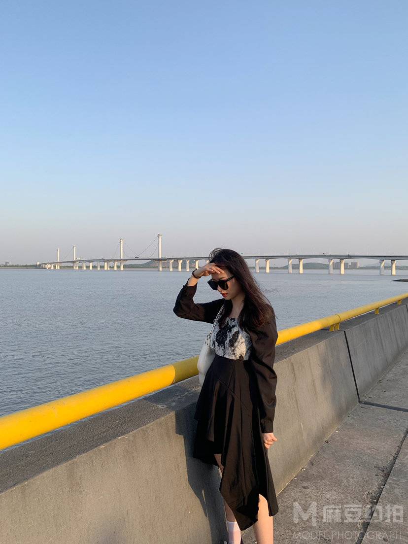 黑白模特