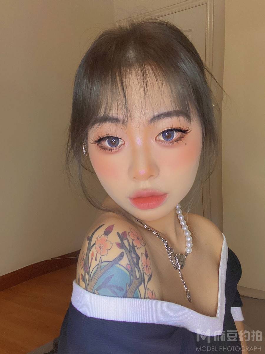 妆容模特