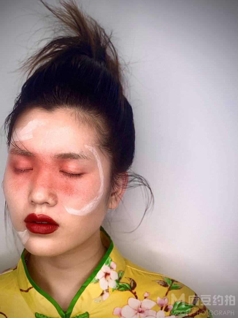 妆容模特