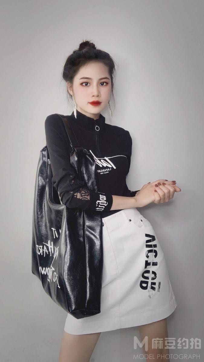 黑白模特