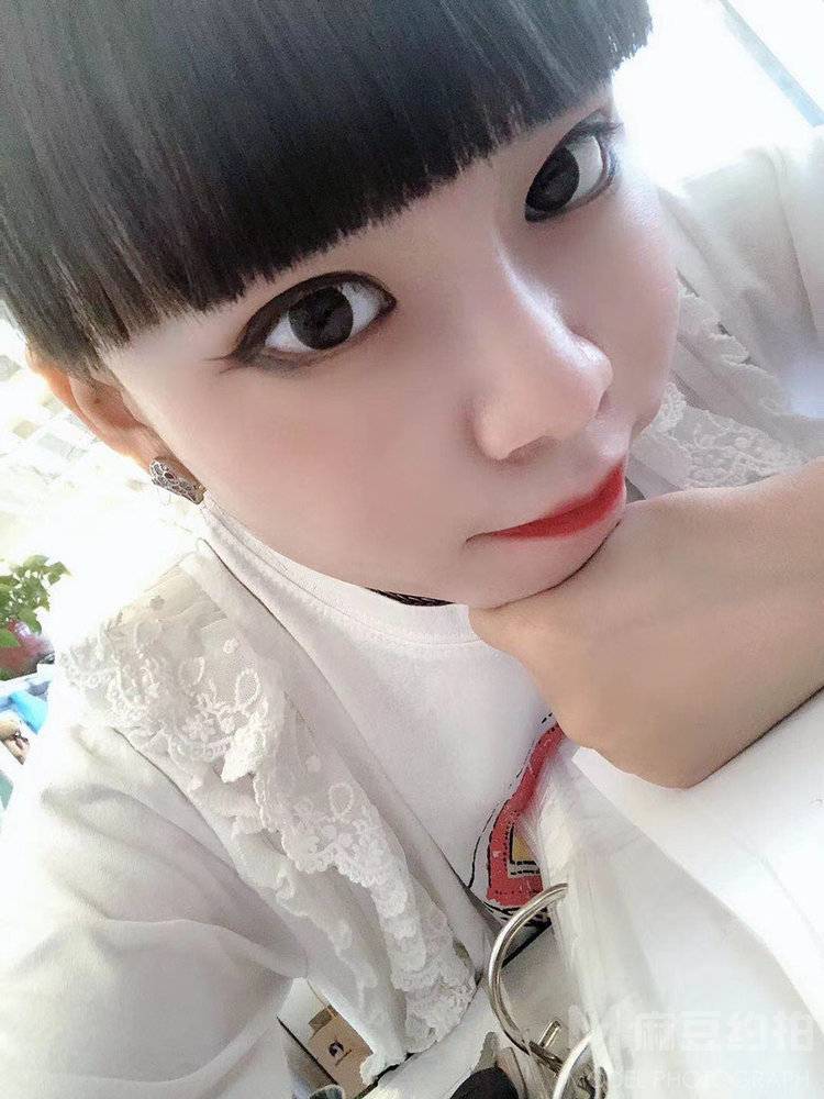 黑白模特