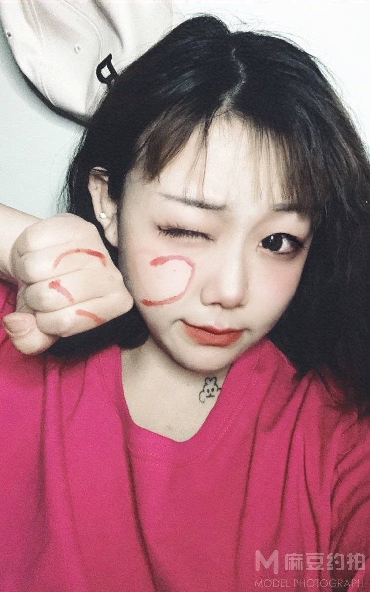 情绪模特