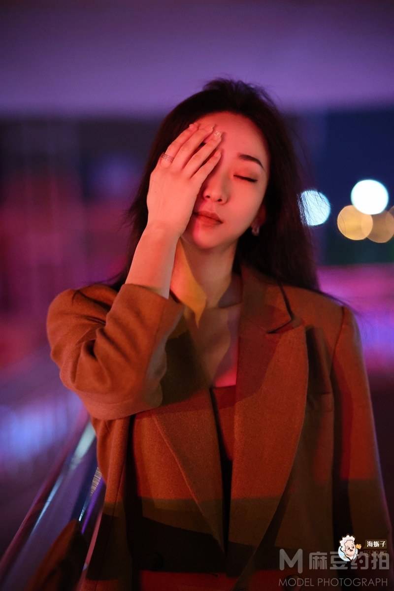 情绪模特