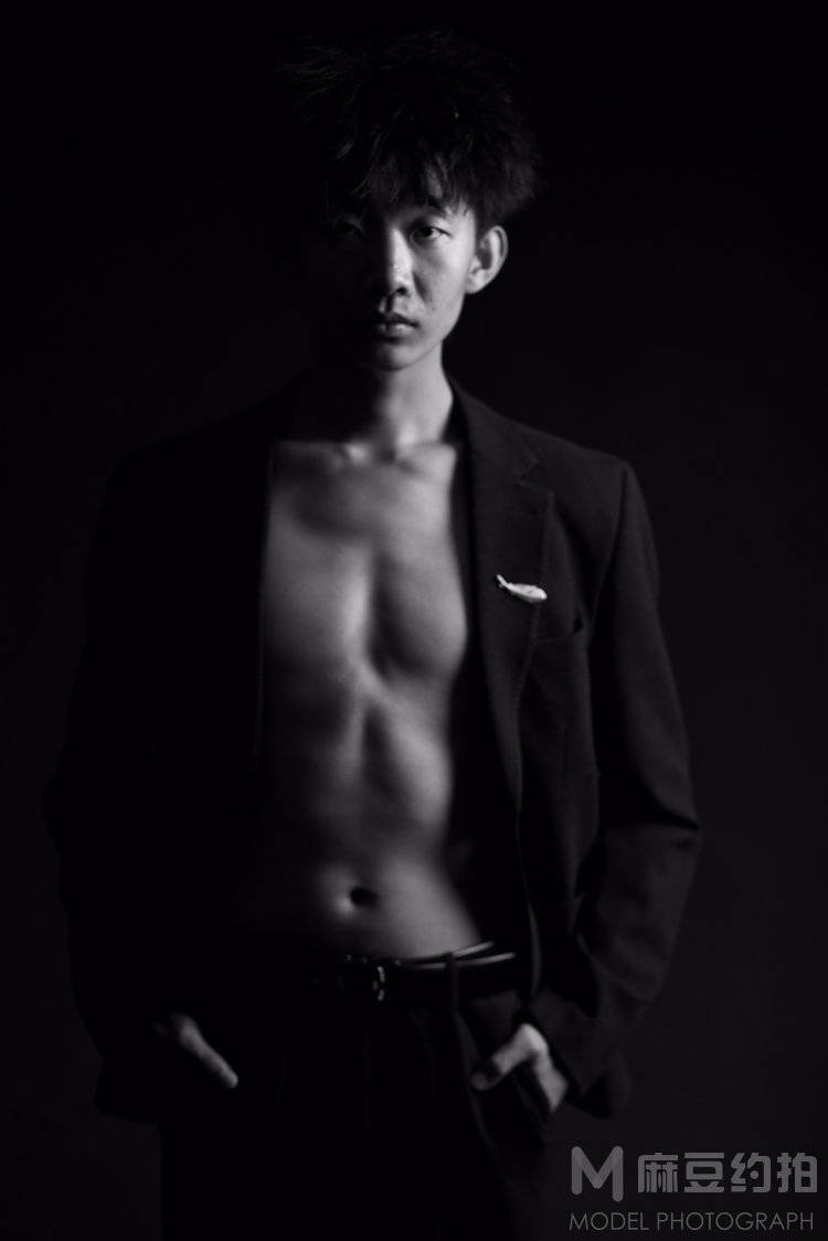 黑白模特