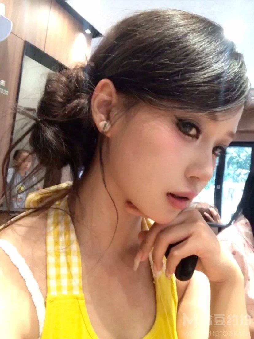 妆容模特