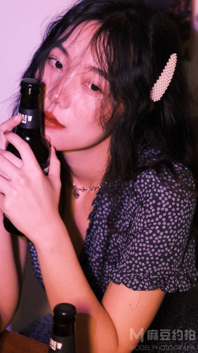 情绪模特