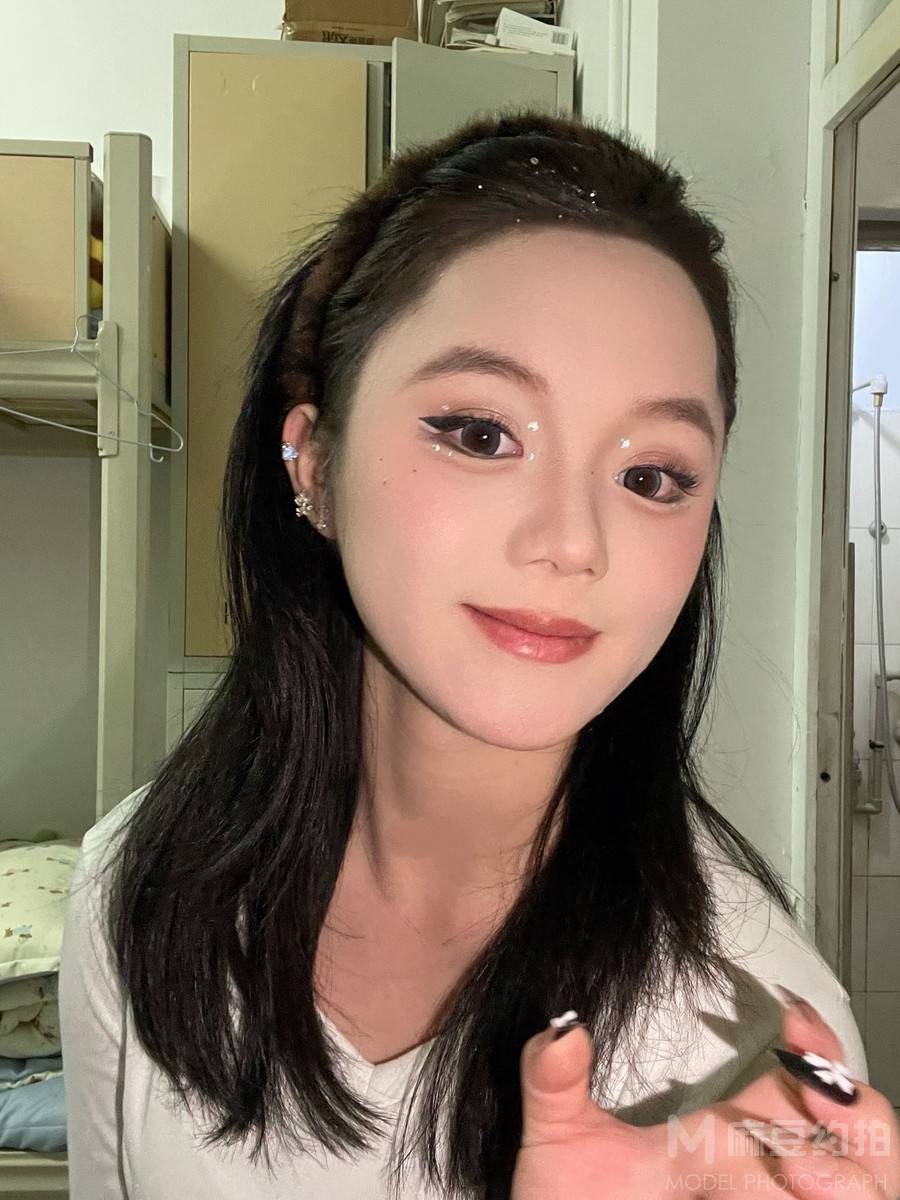 妆容模特