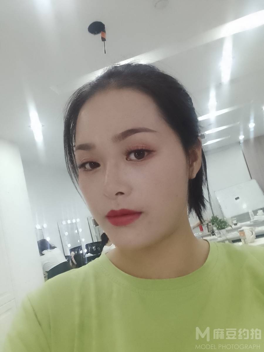 妆容模特