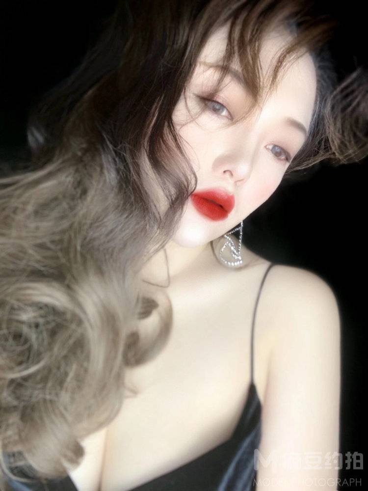黑白模特