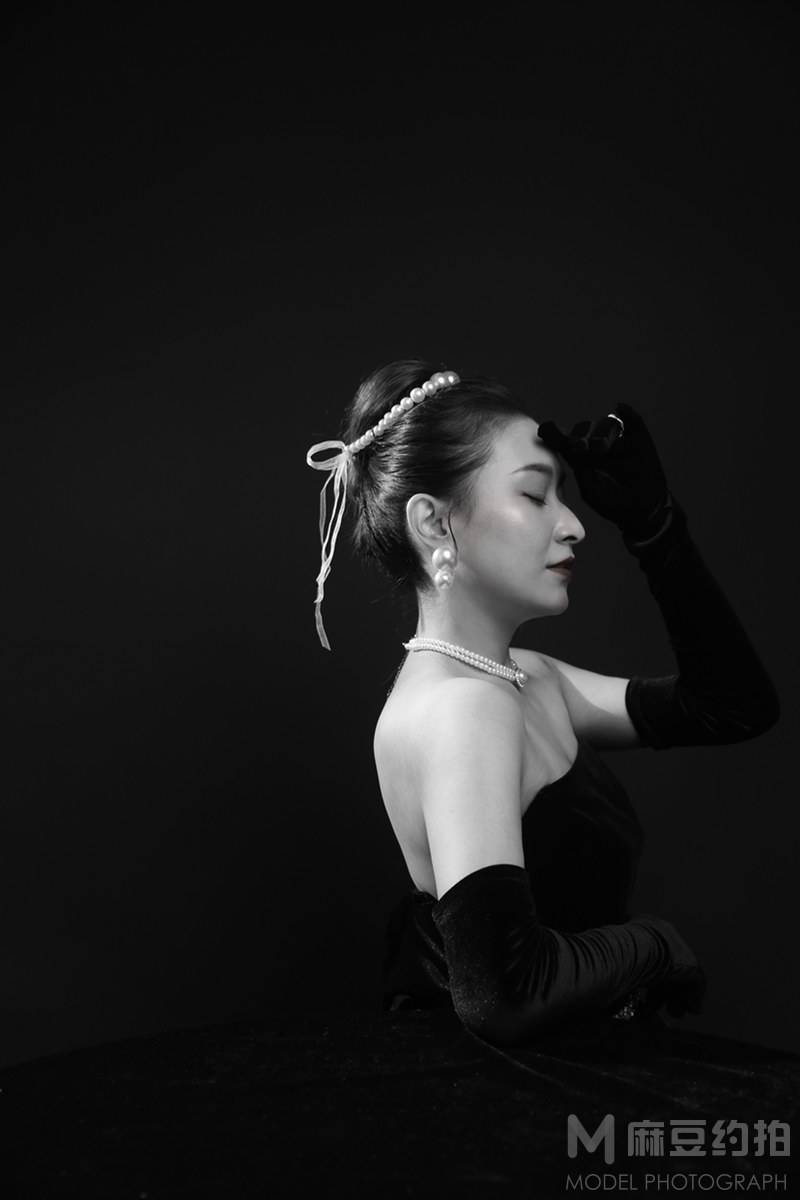 情绪模特