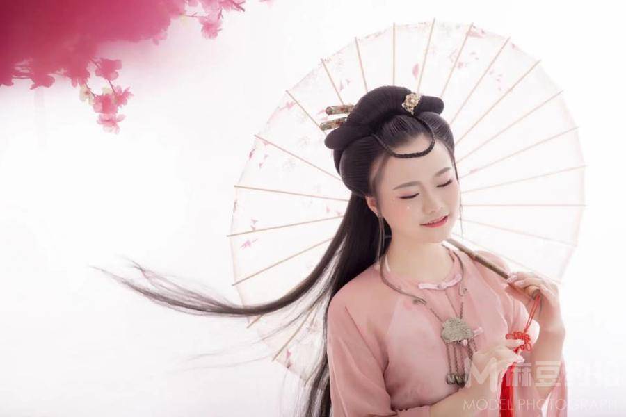汉服模特