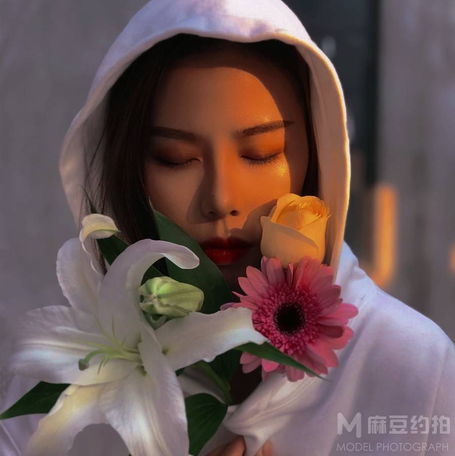 情绪模特