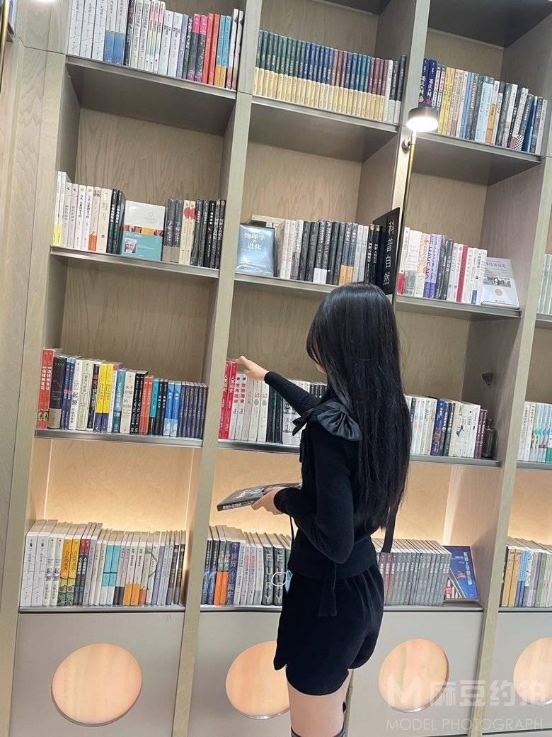 黑白模特