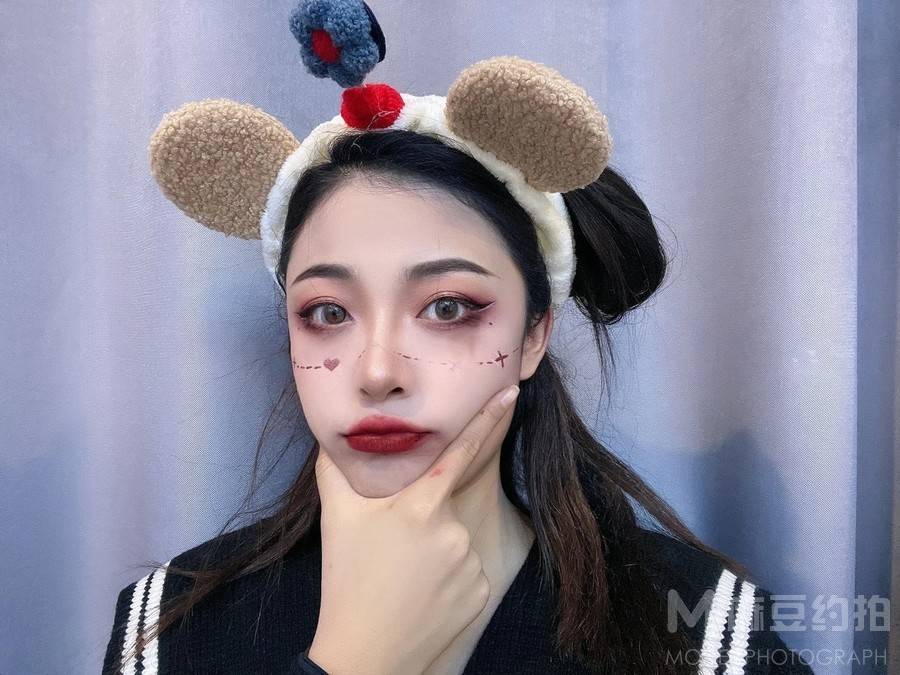 妆容模特